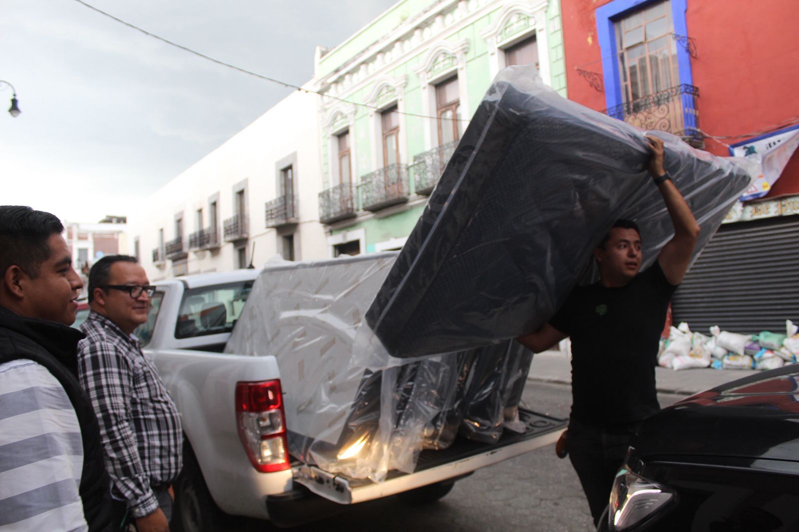 Imagen principal del artículo Continúa gobierno Pepe Chedraui con la entrega de enseres a personas damnificadas