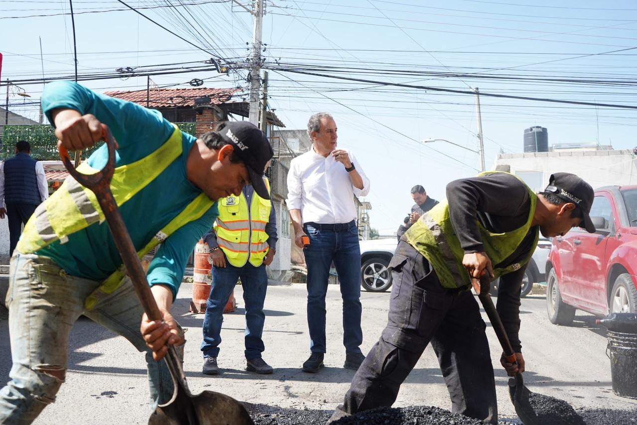 Imagen principal del artículo Supervisa Pepe Chedraui campaña “BacheAndo Puebla” en Xochimehuacan