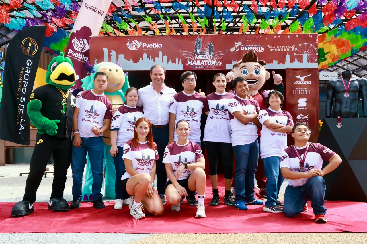 Imagen principal del artículo Presenta Gobierno de Pepe Chedraui playera y medalla del Medio Maratón 21K Puebla 2026
